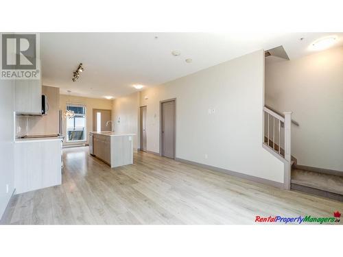 210 7001 Royal Oak Avenue, Burnaby, BC - Indoor Photo Showing Kitchen