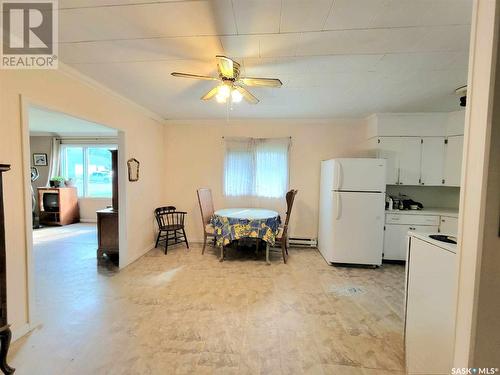 404 Second Avenue, Spy Hill, SK - Indoor Photo Showing Kitchen