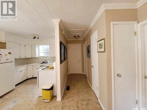 404 Second Avenue, Spy Hill, SK - Indoor Photo Showing Kitchen