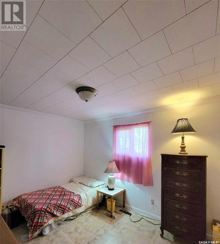 404 Second Avenue, Spy Hill, SK - Indoor Photo Showing Bedroom