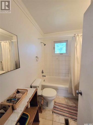 404 Second Avenue, Spy Hill, SK - Indoor Photo Showing Bathroom