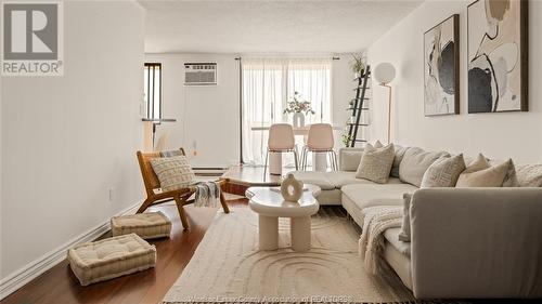 150 Park Street West Unit# 609, Windsor, ON - Indoor Photo Showing Living Room