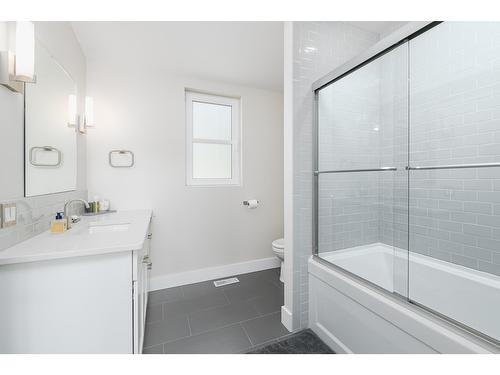 17246 Pilot Bay Road, Crawford Bay, BC - Indoor Photo Showing Bathroom