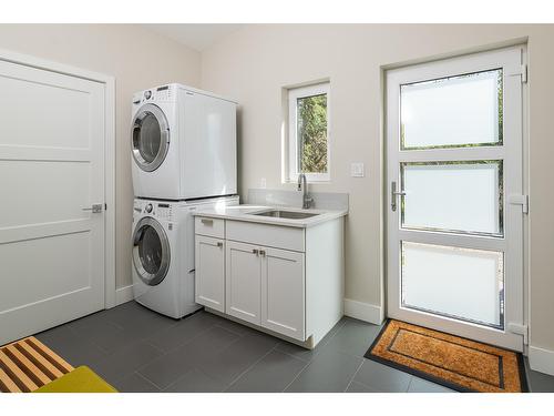 17246 Pilot Bay Road, Crawford Bay, BC - Indoor Photo Showing Laundry Room