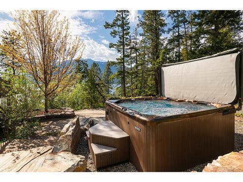 17246 Pilot Bay Road, Crawford Bay, BC - Outdoor