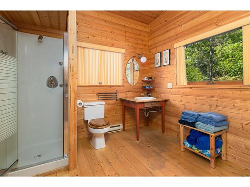 17246 Pilot Bay Road, Crawford Bay, BC - Indoor Photo Showing Bathroom