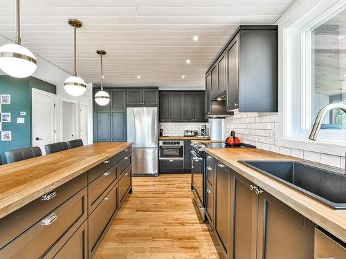 Kitchen - 53 Ch. Du Lac-Morency, Saint-Hippolyte, QC - Indoor Photo Showing Kitchen With Upgraded Kitchen