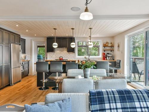 Living room - 53 Ch. Du Lac-Morency, Saint-Hippolyte, QC - Indoor Photo Showing Kitchen With Upgraded Kitchen