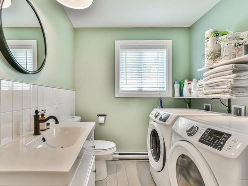 Bathroom - 53 Ch. Du Lac-Morency, Saint-Hippolyte, QC - Indoor Photo Showing Laundry Room