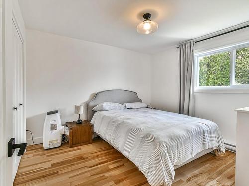 Bedroom - 53 Ch. Du Lac-Morency, Saint-Hippolyte, QC - Indoor Photo Showing Bedroom