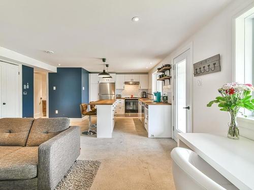 Intergenerational - 53 Ch. Du Lac-Morency, Saint-Hippolyte, QC - Indoor Photo Showing Living Room