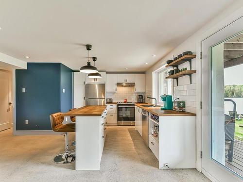 Intergenerational - 53 Ch. Du Lac-Morency, Saint-Hippolyte, QC - Indoor Photo Showing Kitchen