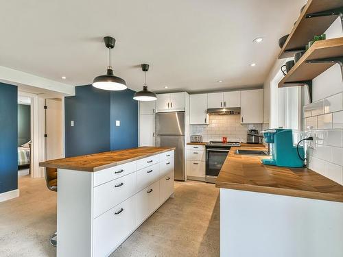 Intergenerational - 53 Ch. Du Lac-Morency, Saint-Hippolyte, QC - Indoor Photo Showing Kitchen With Upgraded Kitchen