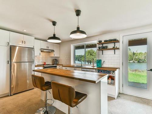 Intergenerational - 53 Ch. Du Lac-Morency, Saint-Hippolyte, QC - Indoor Photo Showing Kitchen