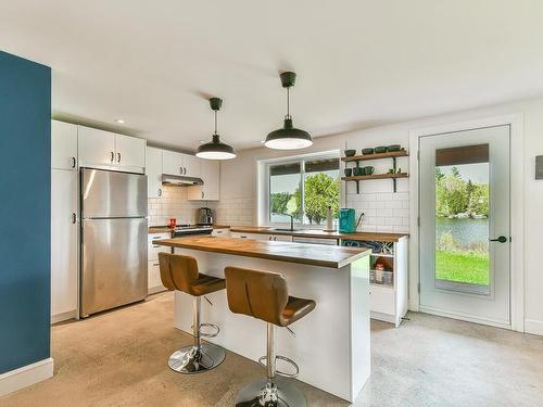 Intergenerational - 53 Ch. Du Lac-Morency, Saint-Hippolyte, QC - Indoor Photo Showing Kitchen With Upgraded Kitchen