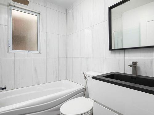 Salle de bains - 156 Av. Westcliffe, Pointe-Claire, QC - Indoor Photo Showing Bathroom