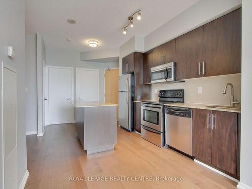 2605-55 Bremner Blvd, Toronto, ON - Indoor Photo Showing Kitchen