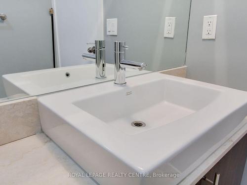 2605-55 Bremner Blvd, Toronto, ON - Indoor Photo Showing Bathroom