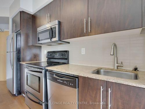 2605-55 Bremner Blvd, Toronto, ON - Indoor Photo Showing Kitchen