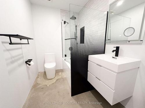 Lower-131 Boultbee Ave, Toronto, ON - Indoor Photo Showing Bathroom