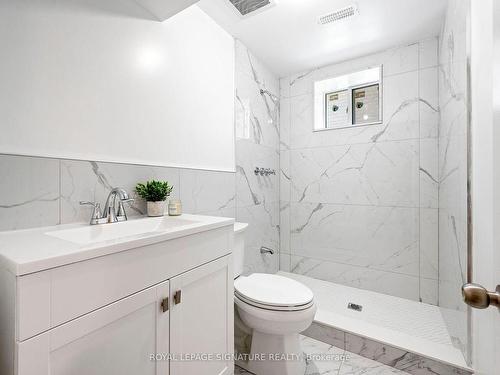 61 Seventh St, Toronto, ON - Indoor Photo Showing Bathroom