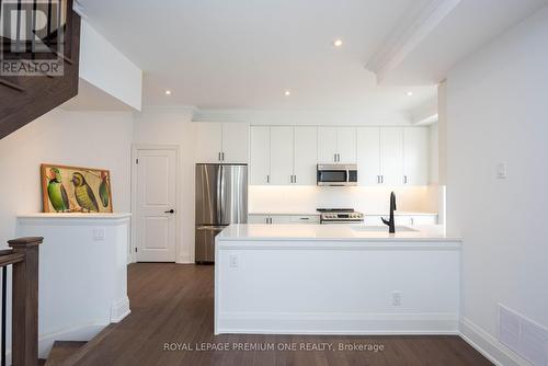 74 - 15 Lunar Crescent, Mississauga (Streetsville), ON - Indoor Photo Showing Kitchen