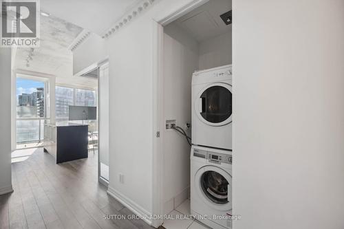 1607 - 88 Blue Jays Way, Toronto, ON - Indoor Photo Showing Laundry Room