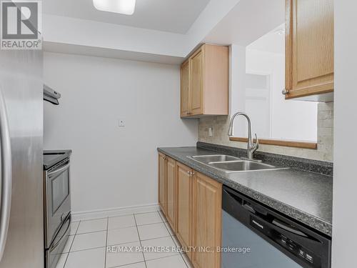 907 - 3088 Kennedy Road, Toronto, ON - Indoor Photo Showing Kitchen With Double Sink