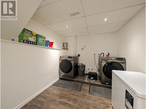 1041 Stirling Drive, Prince George, BC - Indoor Photo Showing Laundry Room