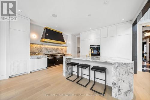 335 Lytton Boulevard, Toronto, ON - Indoor Photo Showing Kitchen With Upgraded Kitchen