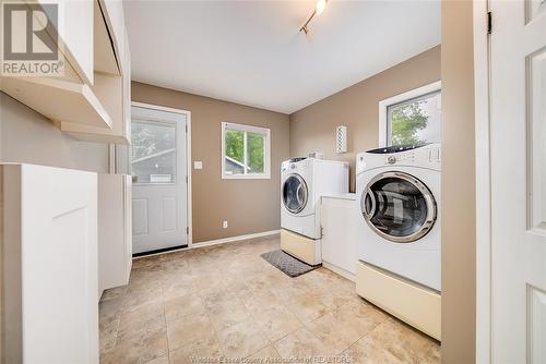 1704 Glendale Avenue, Windsor, ON - Indoor Photo Showing Laundry Room