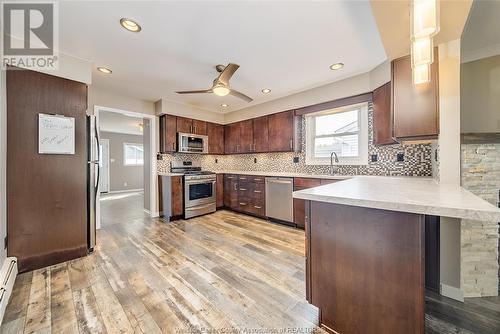 1704 Glendale Avenue, Windsor, ON - Indoor Photo Showing Kitchen With Upgraded Kitchen