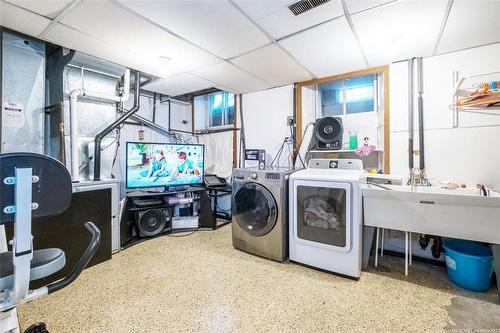 170 Cannon Street W, Hamilton, ON - Indoor Photo Showing Laundry Room