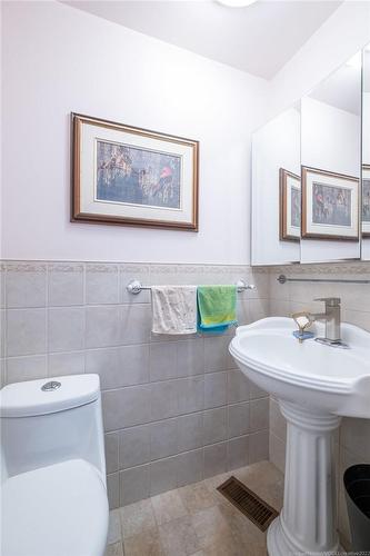 170 Cannon Street W, Hamilton, ON - Indoor Photo Showing Bathroom