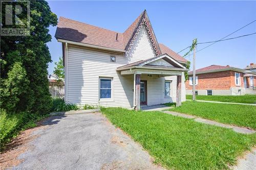 24 Chapel Street, Woodstock, ON - Outdoor