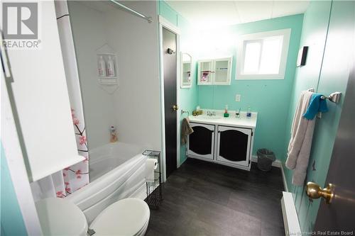8 Quail Court, Saint John, NB - Indoor Photo Showing Bathroom