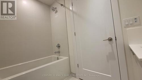 657 - 25 Adra Grado Way, Toronto, ON - Indoor Photo Showing Bathroom