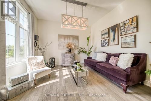 116 Klein Mills Road, Vaughan, ON - Indoor Photo Showing Living Room