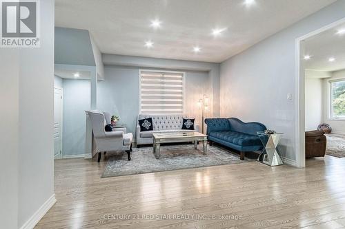 194 Mcgahey Street, New Tecumseth, ON - Indoor Photo Showing Living Room