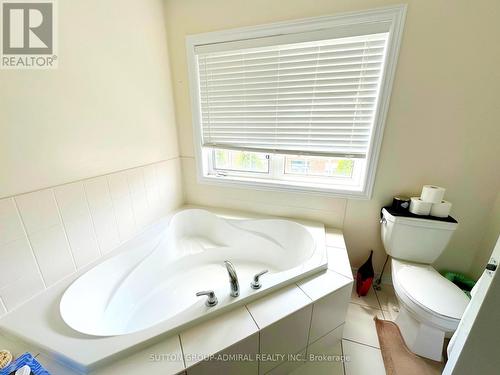 10 Isherwood Crescent, Vaughan, ON - Indoor Photo Showing Bathroom