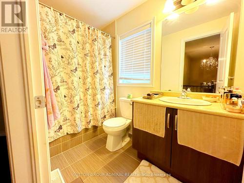 10 Isherwood Crescent, Vaughan, ON - Indoor Photo Showing Bathroom