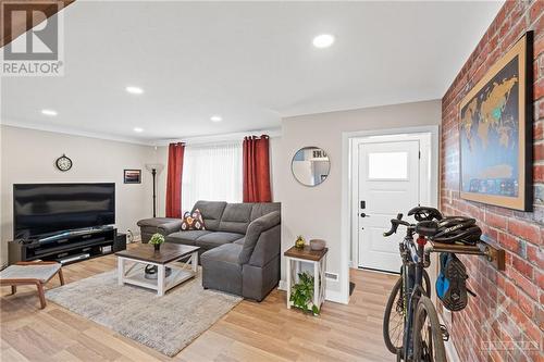 1377 Mayview Avenue, Ottawa, ON - Indoor Photo Showing Living Room