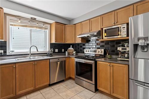 3 Muscat Drive, Grimsby, ON - Indoor Photo Showing Kitchen With Double Sink