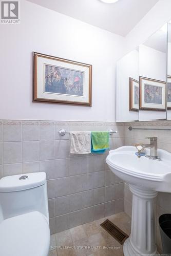 170 Cannon Street W, Hamilton, ON - Indoor Photo Showing Bathroom