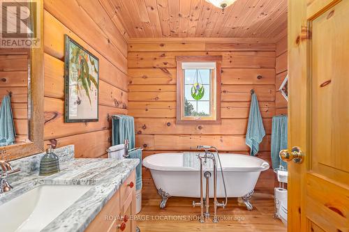 545413 Sideroad 4A Sideroad, Grey Highlands, ON - Indoor Photo Showing Bathroom