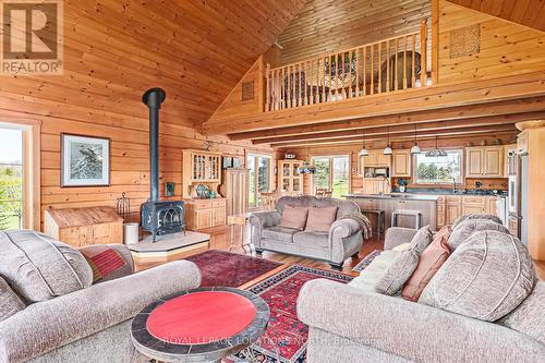 545413 Sideroad 4A Side Road, Grey Highlands, ON - Indoor Photo Showing Living Room