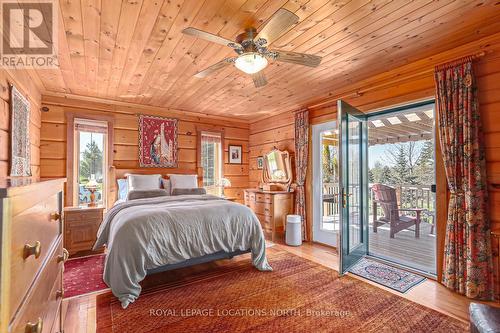 545413 Sideroad 4A Side Road, Grey Highlands, ON - Indoor Photo Showing Bedroom