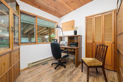 208 36Th Avenue, Erickson, BC - Indoor Photo Showing Other Room