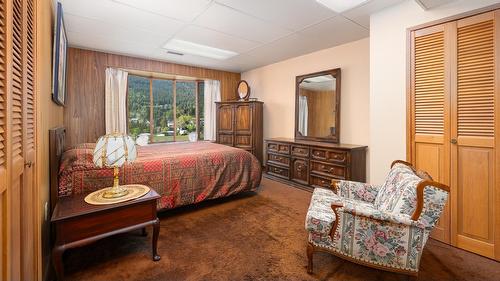 208 36Th Avenue, Erickson, BC - Indoor Photo Showing Bedroom