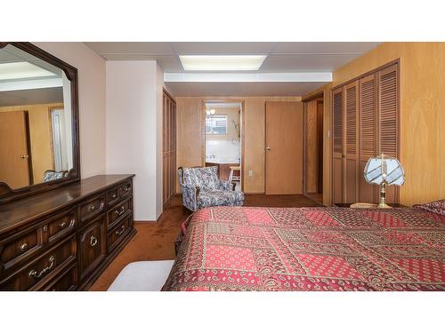 208 36Th Avenue, Erickson, BC - Indoor Photo Showing Bedroom